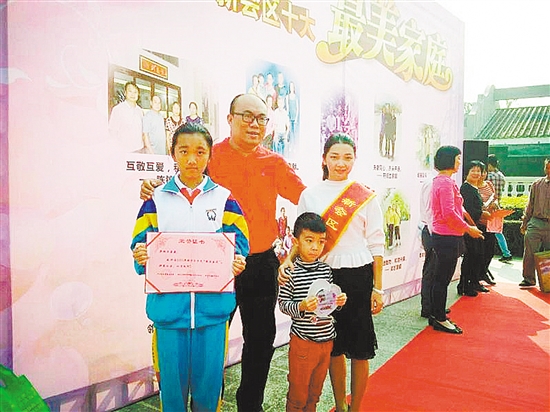 2016年，梁瑞文家庭获评为新会区年度十大“最美家庭”之一。