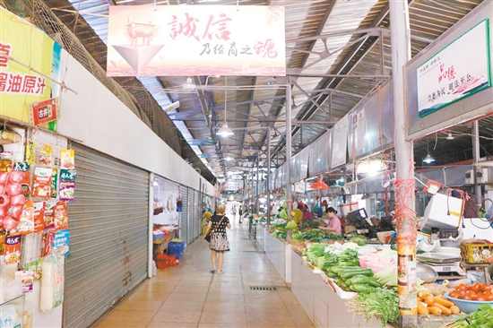 江南农贸市场内环境整洁。